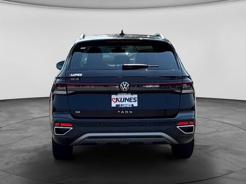 Used 2025 Volkswagen Taos SE FWD image 8