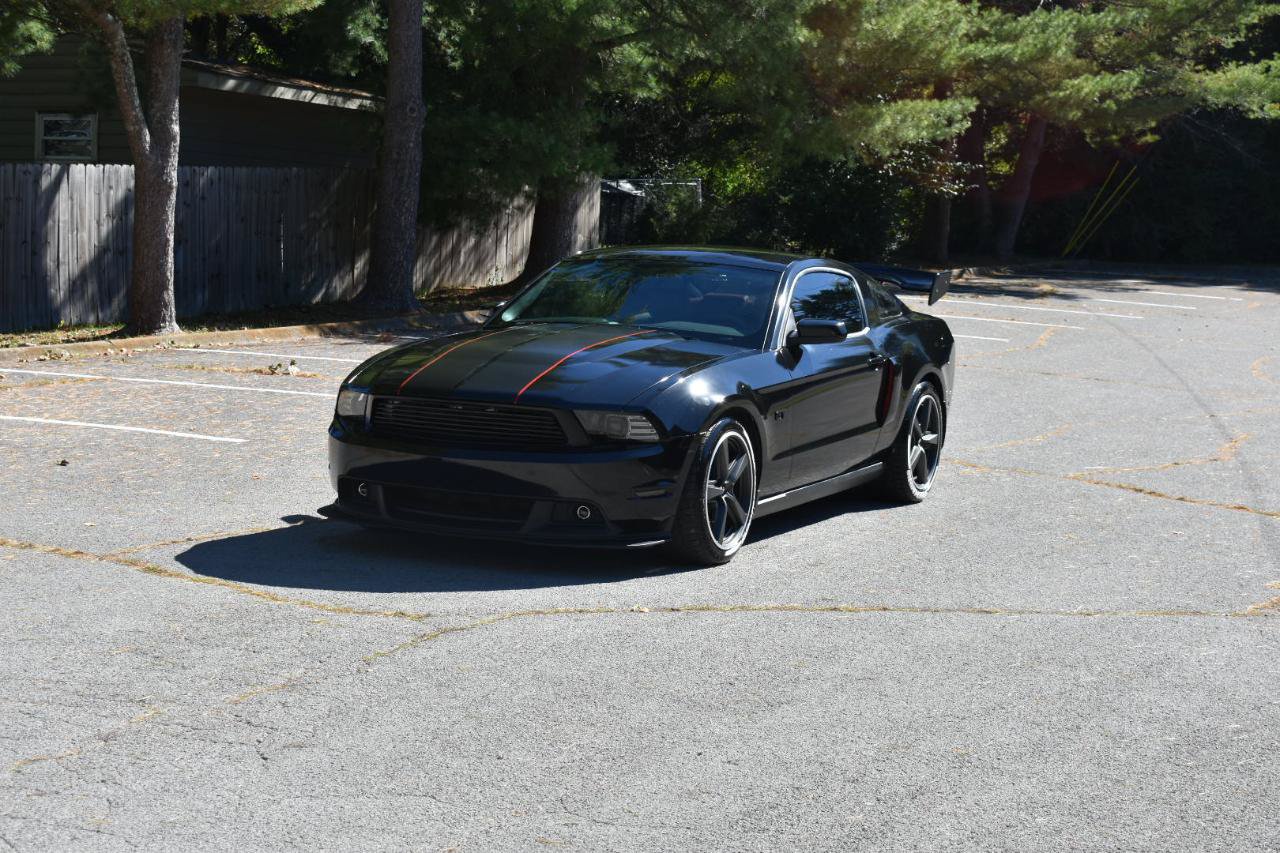 Used 2010 Ford Mustang GT Premium RWD image 2