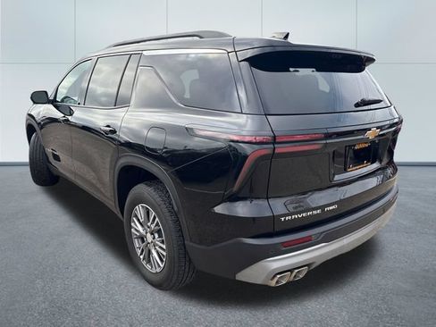 Used 2026 Chevrolet Traverse LT w/ Driver Confidence Package AWD/4WD image 2