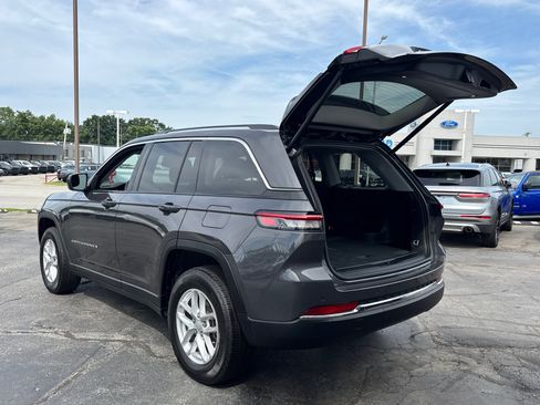 Used 2023 Jeep Grand Cherokee Laredo w/ Luxury Tech Group I AWD/4WD image 18