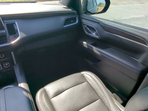 Used 2021 Chevrolet Tahoe LT w/ LT Signature Package RWD image 15