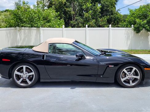 Used 2010 Chevrolet Corvette Convertible w/ Preferred Equipment Group RWD image 17