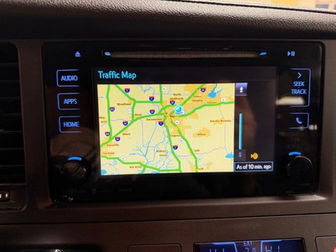 Used 2016 Toyota Sienna SE image 15