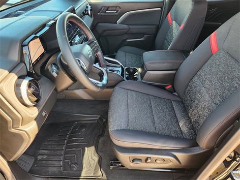 Used 2025 Chevrolet Colorado Z71 image 13