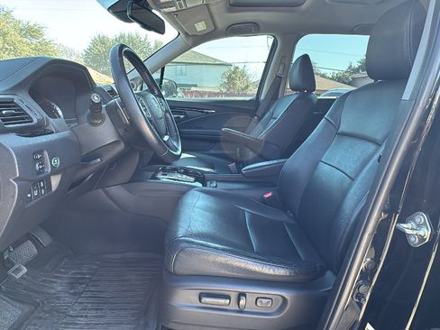 Used 2018 Honda Pilot Touring image 9