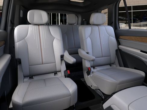 New 2026 Cadillac Vistiq Luxury w/ LPO, Floor Liner Package AWD/4WD image 17