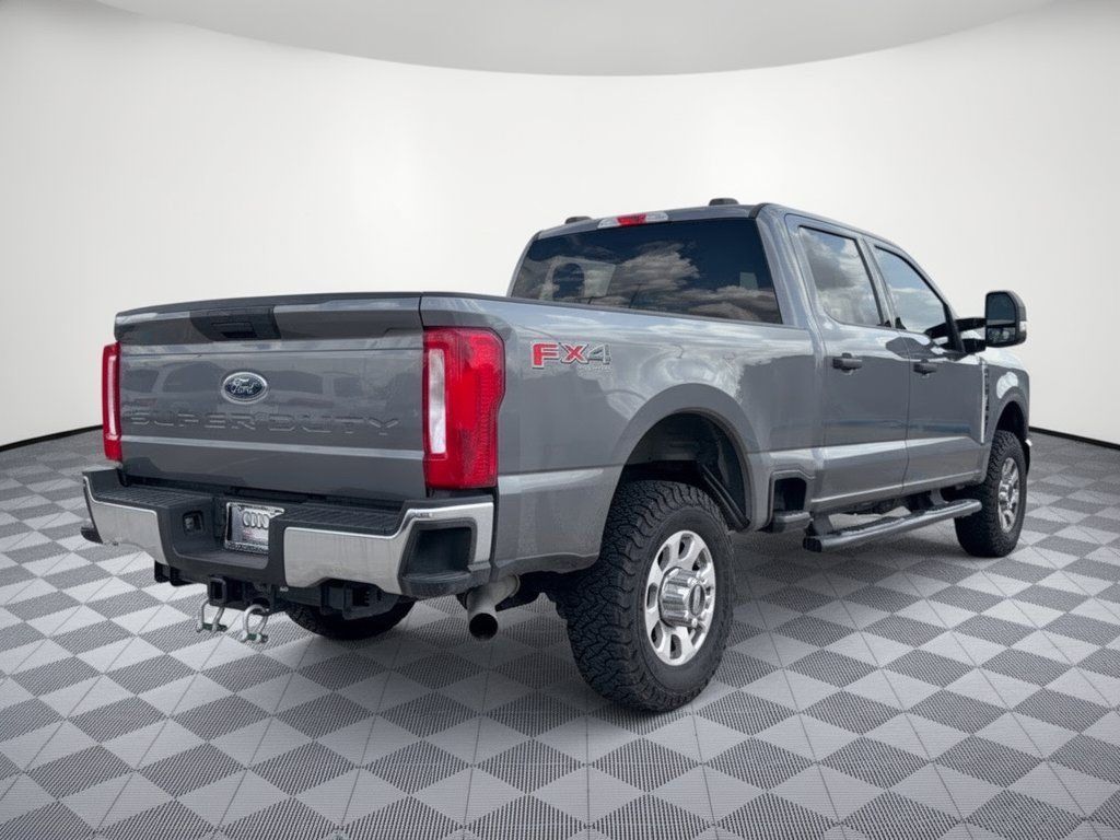 Used 2024 Ford F250 XLT w/ FX4 Off-Road Package AWD/4WD image 9