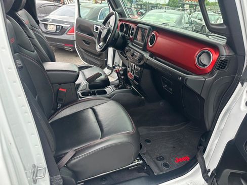 Used 2018 Jeep Wrangler Unlimited Rubicon w/ Cold Weather Group AWD/4WD image 19