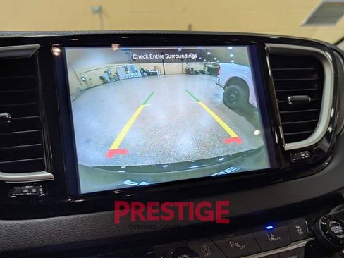 Used 2024 Chrysler Pacifica Touring-L image 19