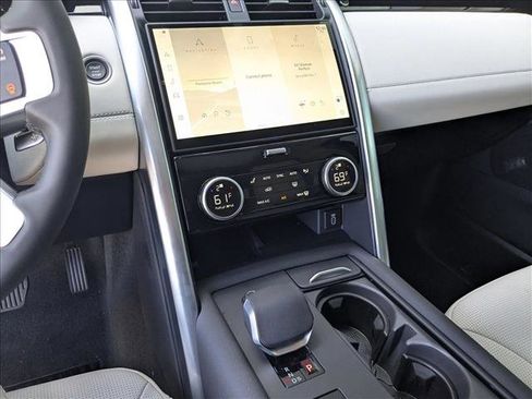New 2026 Land Rover Discovery S image 12