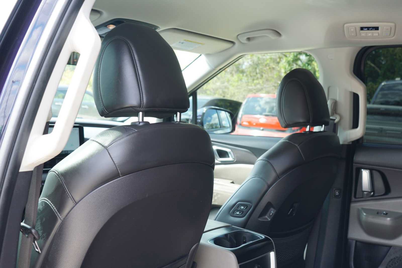 Certified 2025 Kia Carnival EX FWD image 18
