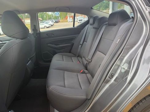 Used 2023 Nissan Altima 2.5 SV FWD image 16