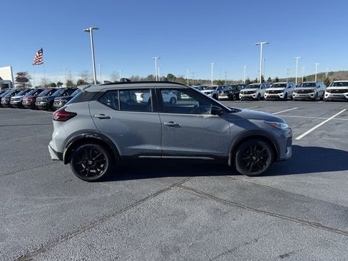 Used 2021 Nissan Kicks SR w/ SR Premium Package image 9