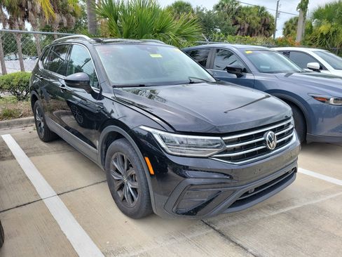 Used 2022 Volkswagen Tiguan SE w/ Panoramic Sunroof Package FWD image 1