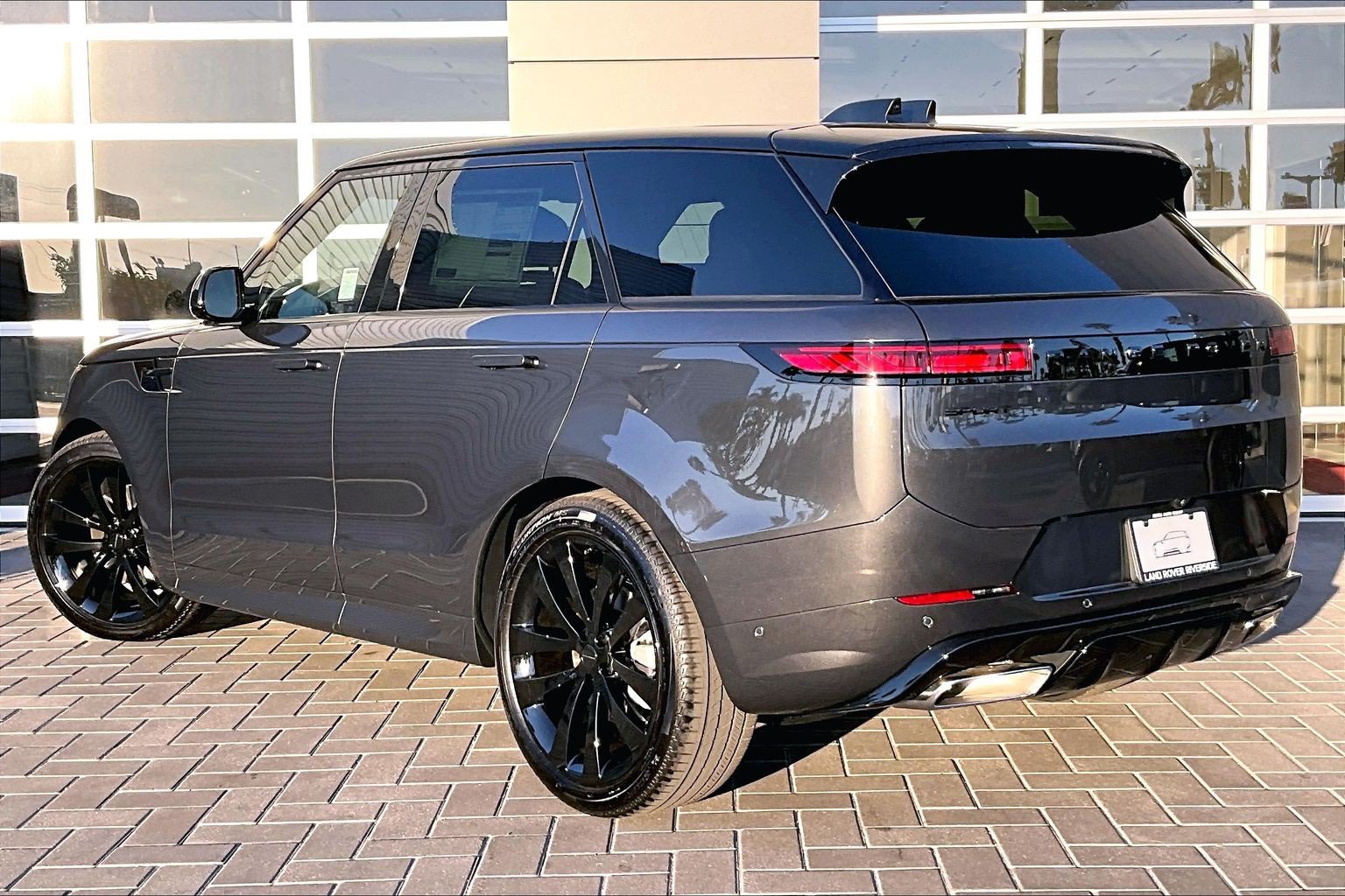 New 2027 Land Rover Range Rover Sport Dynamic SE AWD/4WD image 3