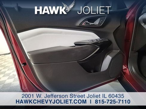 Used 2025 Chevrolet Trax LT w/ LT Convenience Package FWD image 19