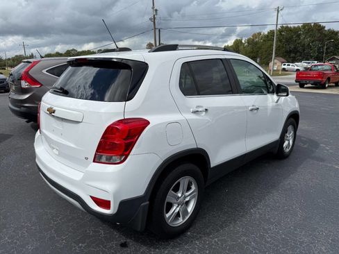 Used 2019 Chevrolet Trax LT w/ LT Convenience Package image 4