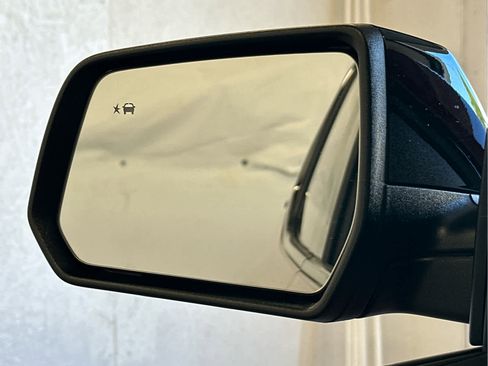 Used 2023 GMC Acadia SLE w/ Driver Convenience Package image 44