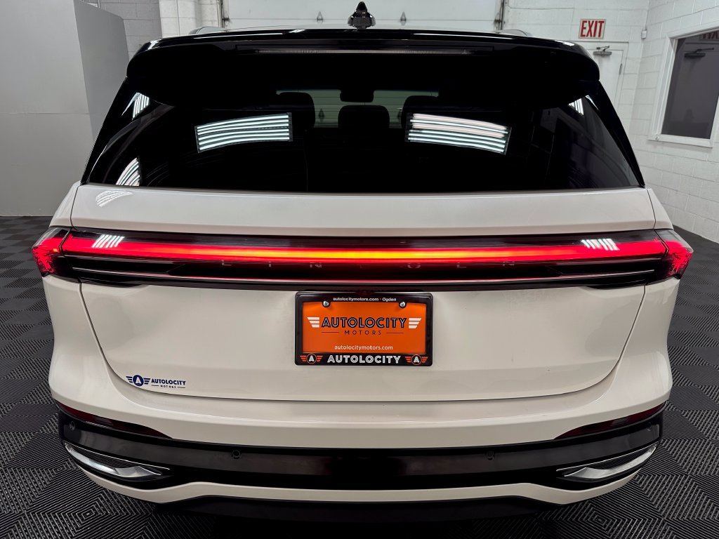 Used 2024 Lincoln Nautilus Reserve AWD/4WD image 8