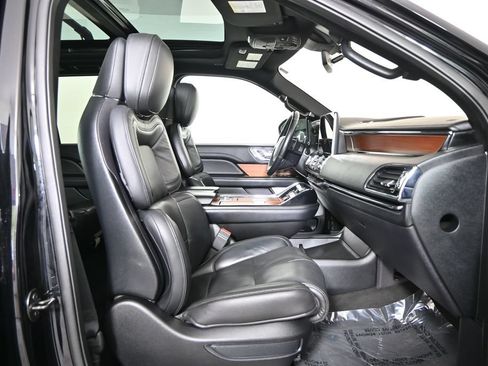 Used 2018 Lincoln Navigator Reserve w/ Technology Package AWD/4WD image 14