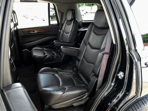 Used 2019 Cadillac Escalade Luxury AWD/4WD image 43