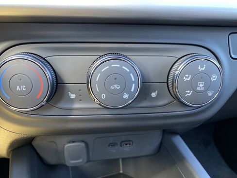 New 2026 Chevrolet Trax LS w/ LS Convenience Package FWD image 11