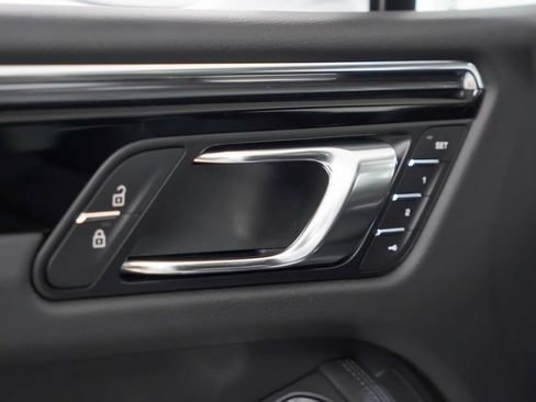 Certified 2026 Porsche Macan AWD/4WD image 22