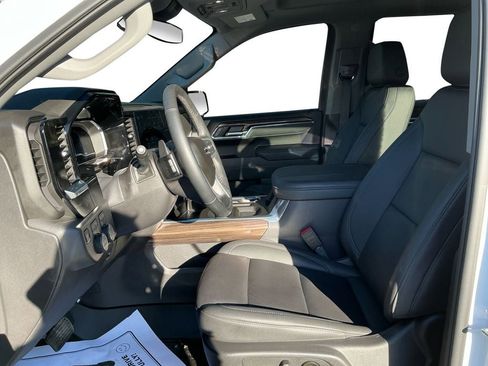 Used 2025 Chevrolet Silverado 1500 LT Trail Boss w/ LT Trail Boss Premium Package image 9