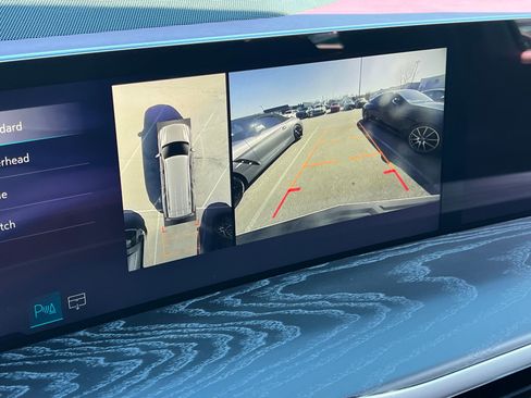 Used 2025 Cadillac Escalade ESV Premium Luxury image 30