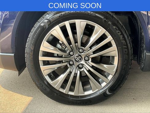Used 2021 Toyota Venza Limited AWD/4WD image 25