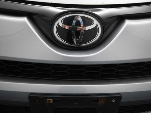 Used 2017 Toyota RAV4 SE AWD/4WD image 25