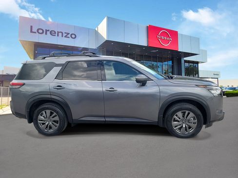 Used 2025 Nissan Pathfinder SV FWD image 4