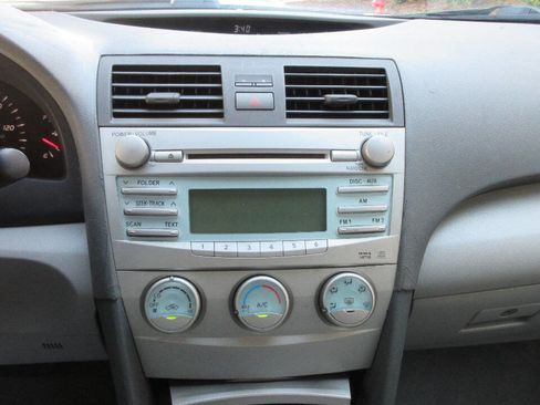 Used 2009 Toyota Camry LE image 29