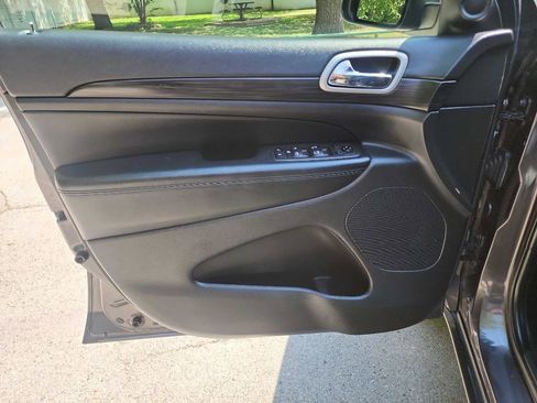 Used 2021 Jeep Grand Cherokee Laredo X image 13