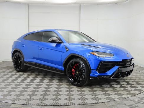 Used 2023 Lamborghini Urus S image 3