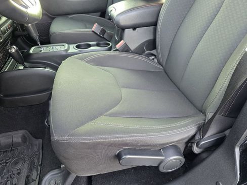 Used 2018 Jeep Wrangler Unlimited Sport image 10
