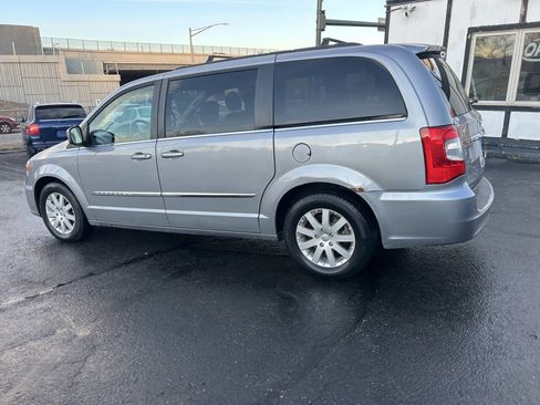 Used 2015 Chrysler Town & Country Touring image 26