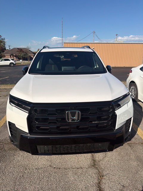 Used 2026 Honda Pilot Black Edition image 2