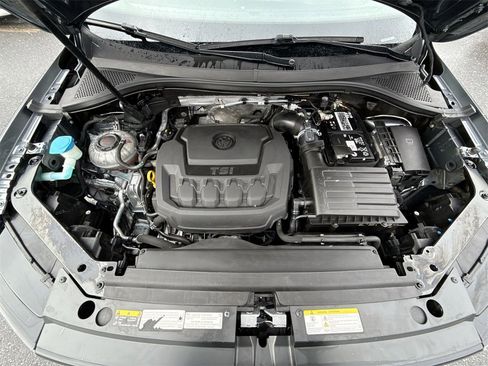 Used 2021 Volkswagen Tiguan SE w/ Panoramic Sunroof Package image 18