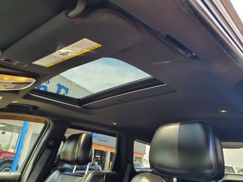 Used 2019 Jeep Grand Cherokee Limited w/ Trailer Tow Group IV AWD/4WD image 16
