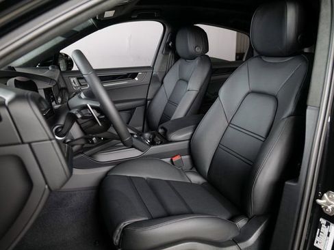 New 2026 Porsche Cayenne GTS image 5