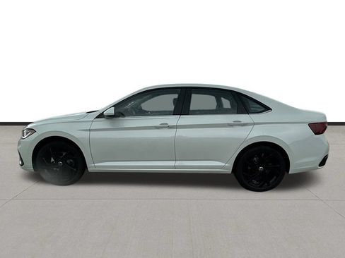 Used 2025 Volkswagen Jetta SE FWD image 3