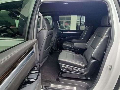 Certified 2025 Cadillac Escalade ESV Premium Luxury AWD/4WD image 24