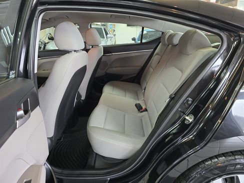 Used 2017 Hyundai Elantra SE image 11