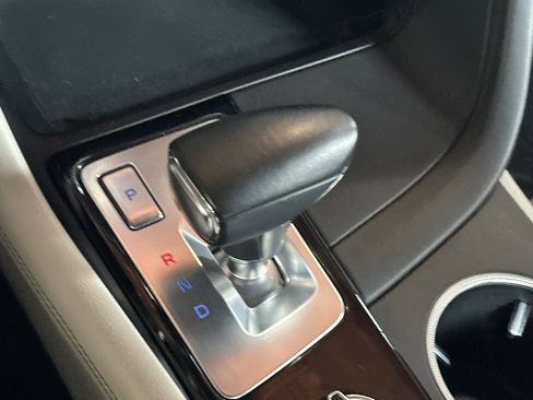 Used 2023 Genesis G70 2.0T image 28