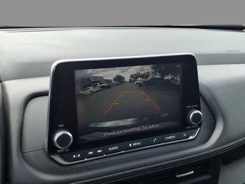 Used 2025 Nissan Rogue SV AWD/4WD image 26
