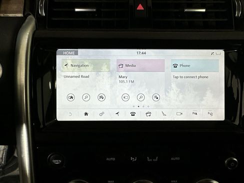 Used 2020 Land Rover Discovery HSE image 18