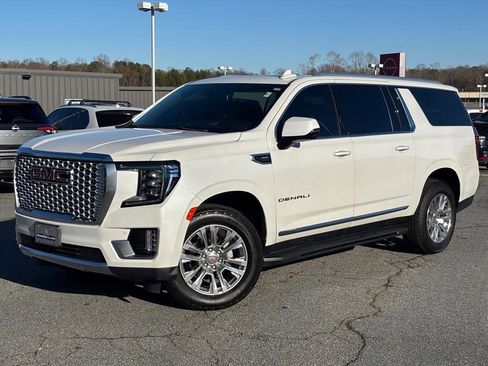 Used 2022 GMC Yukon XL Denali image 2