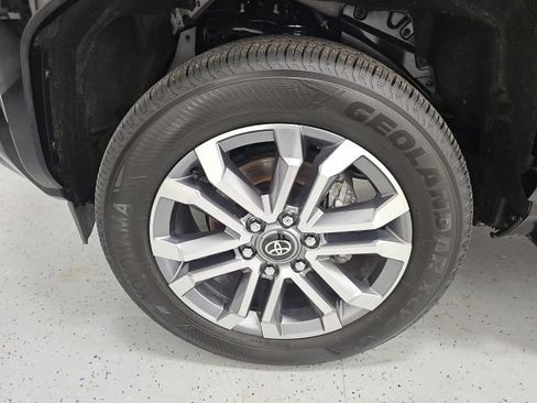 Used 2025 Toyota 4Runner Limited AWD/4WD image 9