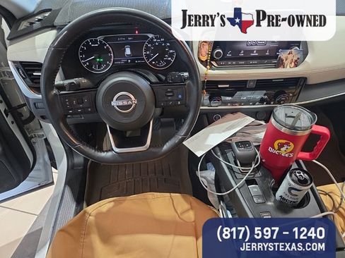 Used 2022 Nissan Rogue SV w/ SV Premium Package image 9